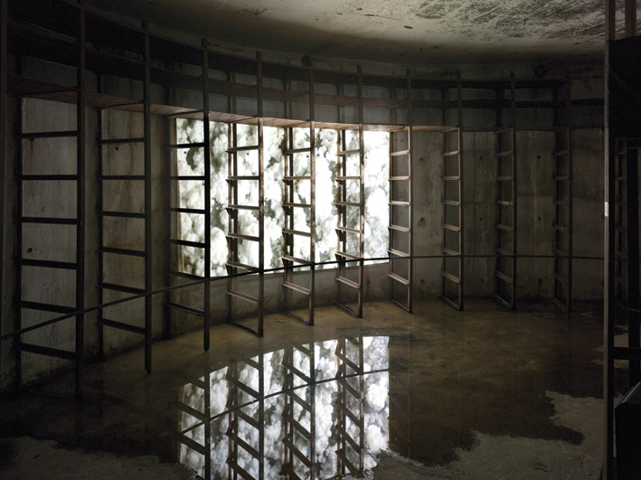 Julia Davis, "Horizontal Fall", 2009-2012